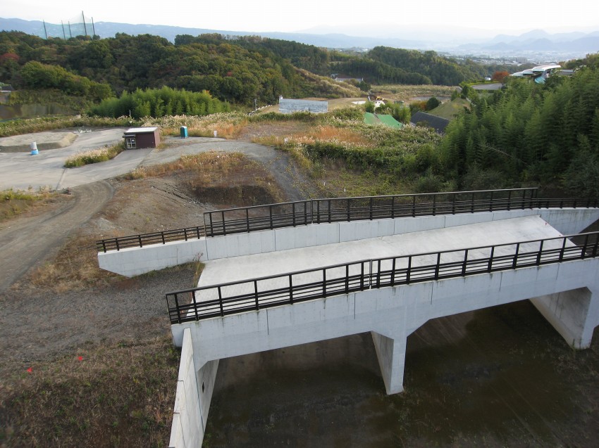 �ʐ^���\�������܂ł��΂炭���҂�������