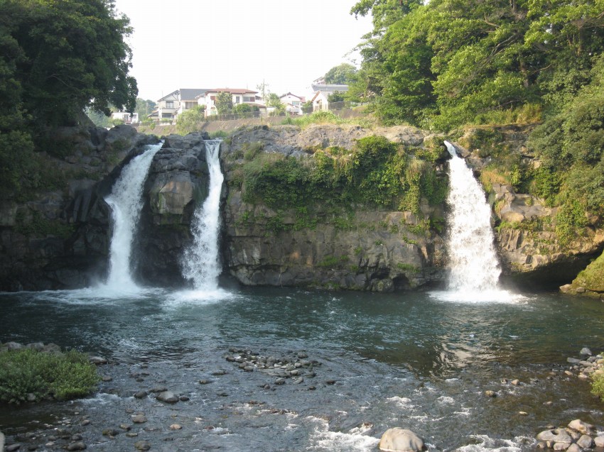 �ʐ^���\�������܂ł��΂炭���҂�������