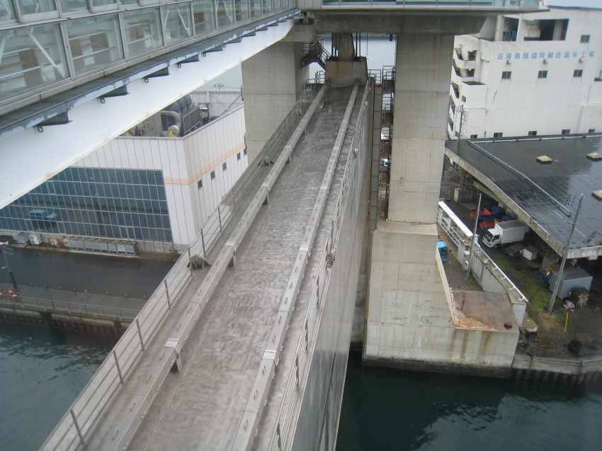 �ʐ^���\�������܂ł��΂炭���҂�������