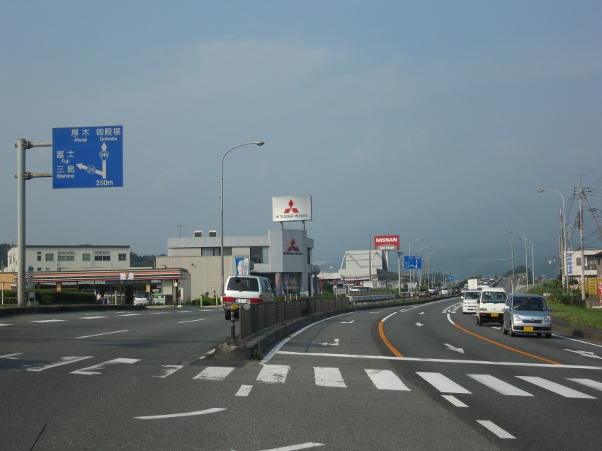 �ʐ^���\�������܂ł��΂炭���҂�������